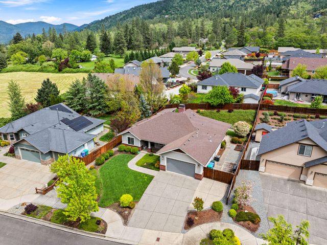 2317 SE Overland Drive, Grants Pass, OR 97527