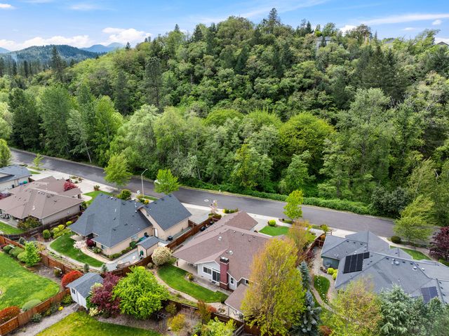 2317 SE Overland Drive, Grants Pass, OR 97527