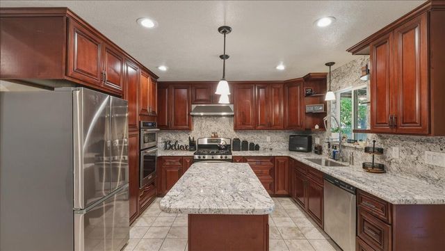 2075 Idaho Ave, Stockton, CA 95204