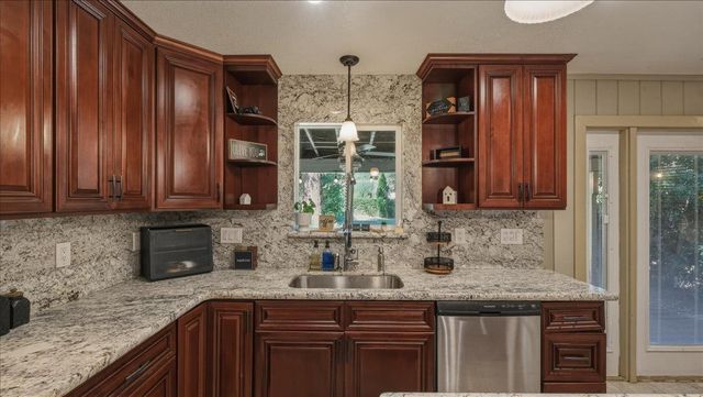 2075 Idaho Ave, Stockton, CA 95204