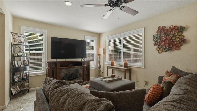 2075 Idaho Ave, Stockton, CA 95204