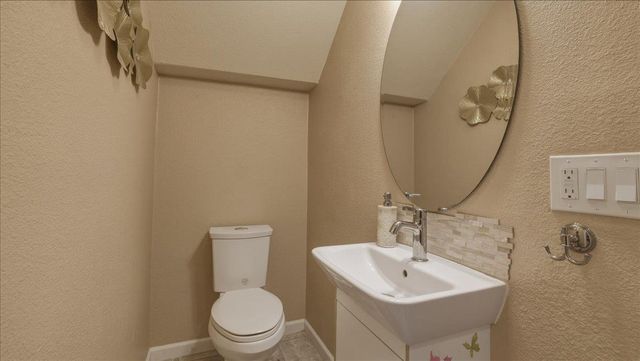 2075 Idaho Ave, Stockton, CA 95204