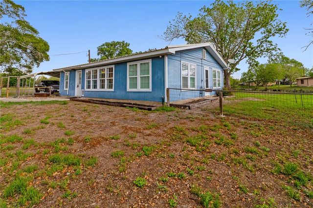 286 Mystic Dr, Mathis, TX 78368