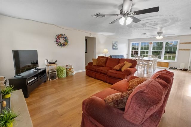 286 Mystic Dr, Mathis, TX 78368