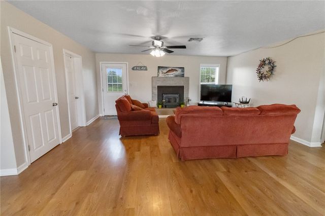 286 Mystic Dr, Mathis, TX 78368