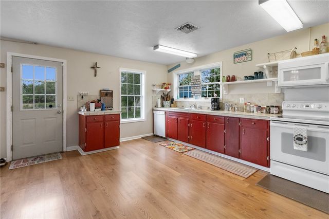 286 Mystic Dr, Mathis, TX 78368
