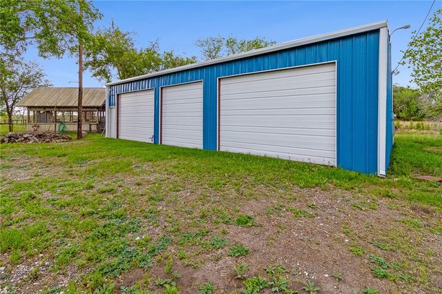 286 Mystic Dr, Mathis, TX 78368