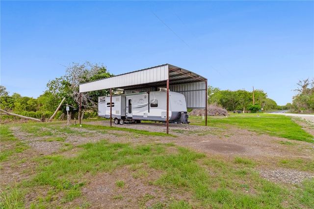 286 Mystic Dr, Mathis, TX 78368