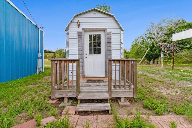 286 Mystic Dr, Mathis, TX 78368