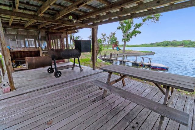 286 Mystic Dr, Mathis, TX 78368