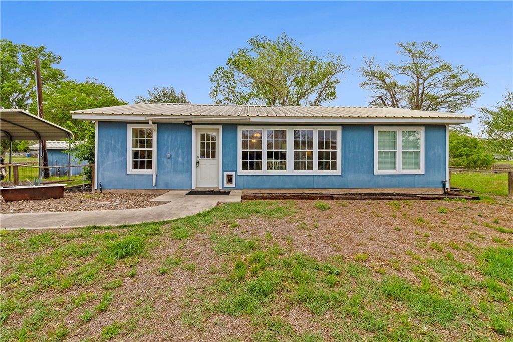 286 Mystic Dr, Mathis, TX 78368