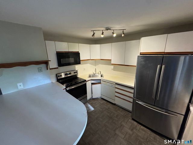 239 Old Farms Road 16E, Avon, CT 06001
