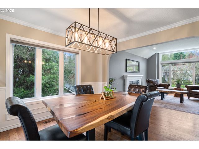 2804 BEACON HILL Dr, West Linn, OR 97068