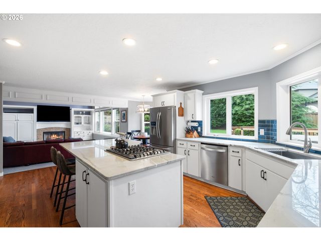 2804 BEACON HILL Dr, West Linn, OR 97068