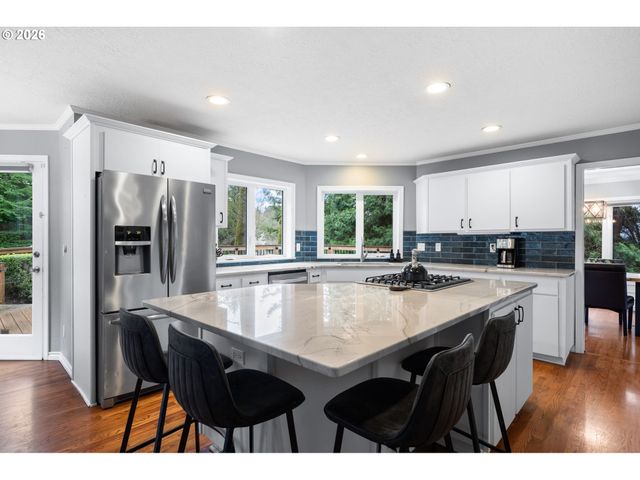 2804 BEACON HILL Dr, West Linn, OR 97068