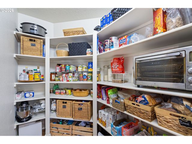 2804 BEACON HILL Dr, West Linn, OR 97068