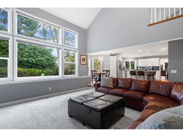 2804 BEACON HILL Dr, West Linn, OR 97068