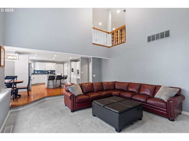 2804 BEACON HILL Dr, West Linn, OR 97068