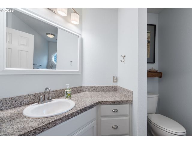 2804 BEACON HILL Dr, West Linn, OR 97068