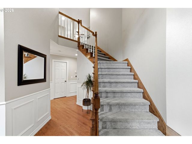 2804 BEACON HILL Dr, West Linn, OR 97068