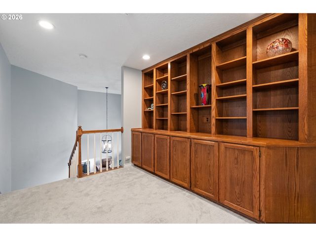 2804 BEACON HILL Dr, West Linn, OR 97068