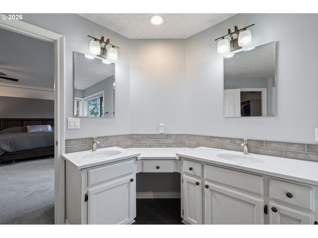 2804 BEACON HILL Dr, West Linn, OR 97068