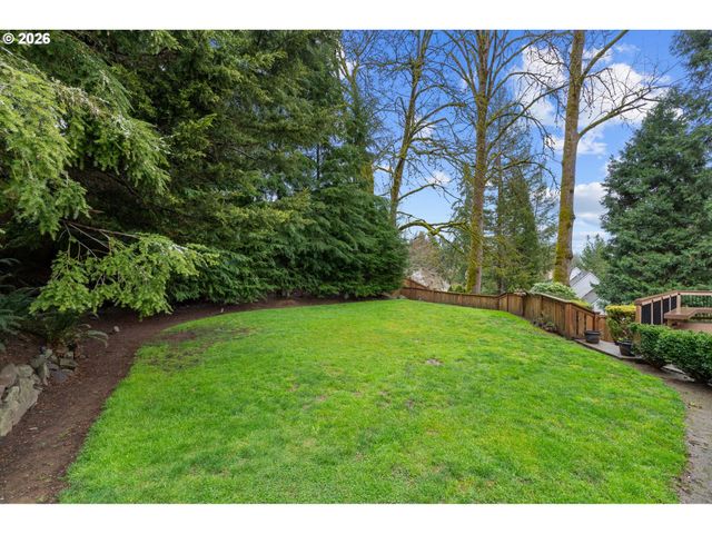 2804 BEACON HILL Dr, West Linn, OR 97068