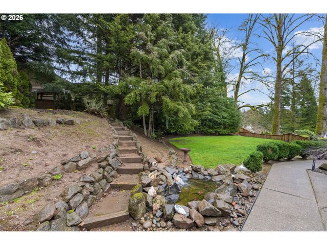 2804 BEACON HILL Dr, West Linn, OR 97068