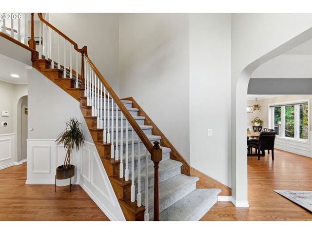 2804 BEACON HILL Dr, West Linn, OR 97068