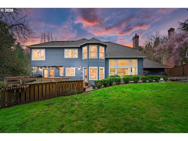 2804 BEACON HILL Dr, West Linn, OR 97068