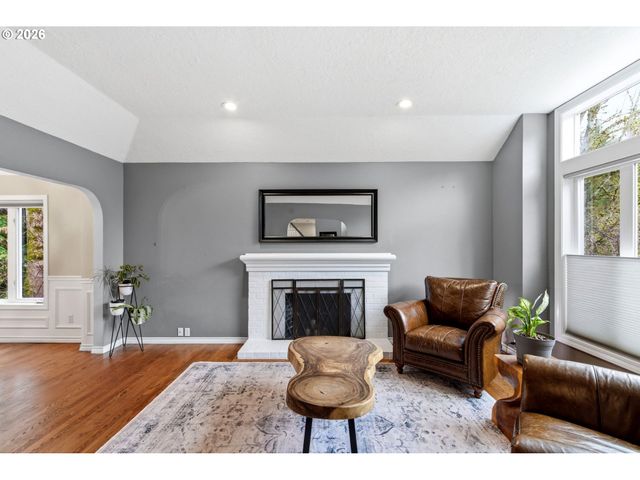 2804 BEACON HILL Dr, West Linn, OR 97068