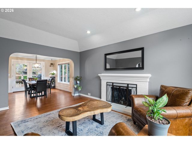 2804 BEACON HILL Dr, West Linn, OR 97068