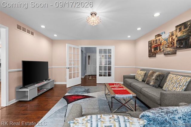 15461 Vincent Street, Clinton Township, MI 48038