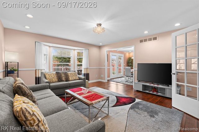15461 Vincent Street, Clinton Township, MI 48038