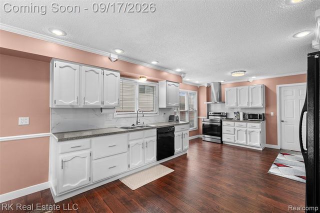 15461 Vincent Street, Clinton Township, MI 48038
