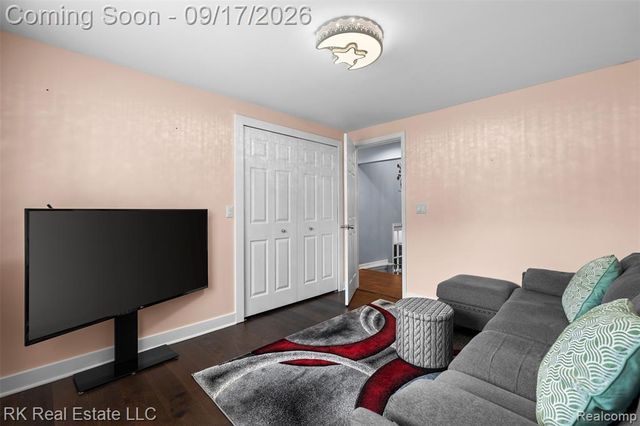 15461 Vincent Street, Clinton Township, MI 48038