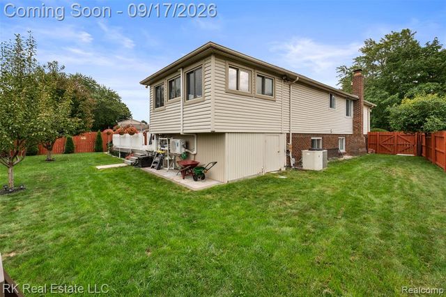 15461 Vincent Street, Clinton Township, MI 48038