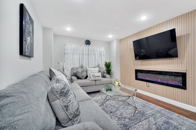 225 S 9Th St, Newark City, NJ 07103