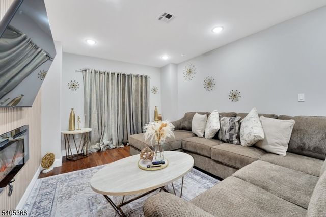 225 S 9Th St, Newark City, NJ 07103