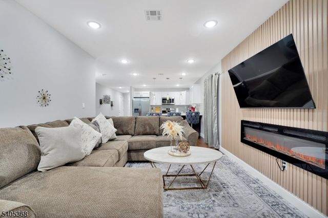 225 S 9Th St, Newark City, NJ 07103