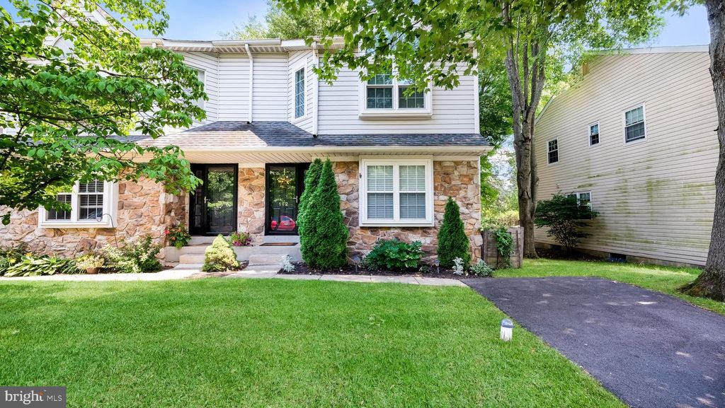 112 SANDY RIDGE DR, Doylestown, PA 18901