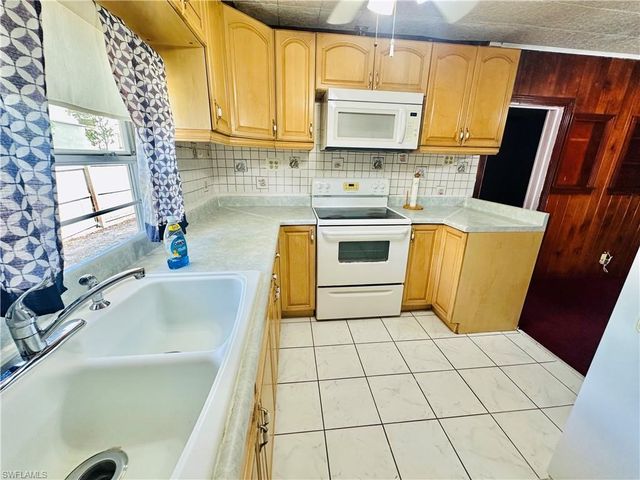 4428 Bessie AVE, Fort Myers, FL 33905