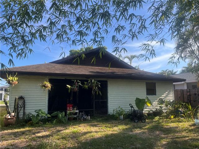 781 107th AVE, Naples, FL 34108