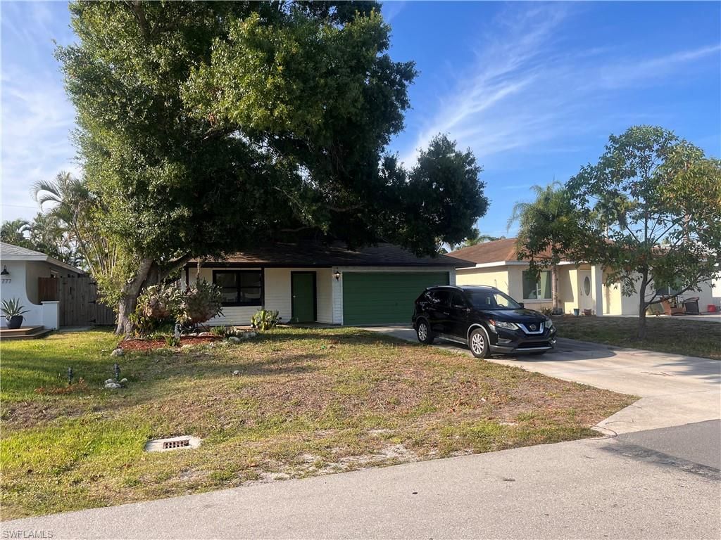 781 107th AVE, Naples, FL 34108