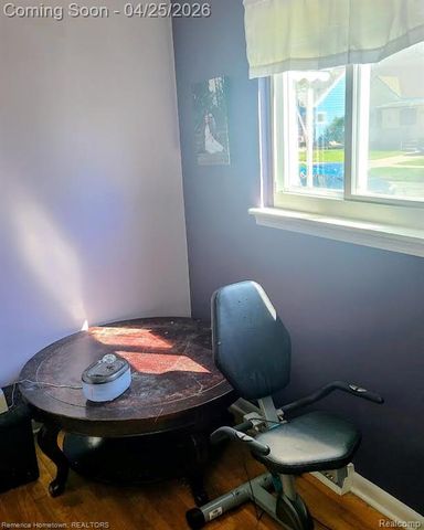 27377 Palmer Boulevard, Madison Heights, MI 48071