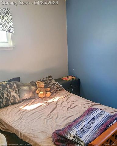 27377 Palmer Boulevard, Madison Heights, MI 48071