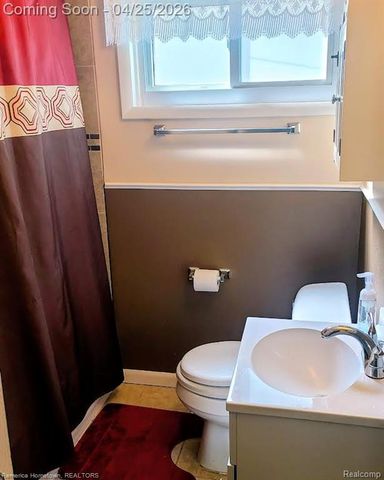 27377 Palmer Boulevard, Madison Heights, MI 48071