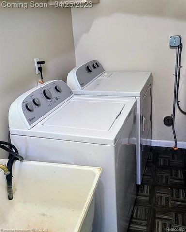 27377 Palmer Boulevard, Madison Heights, MI 48071