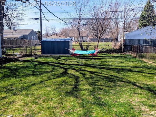 27377 Palmer Boulevard, Madison Heights, MI 48071