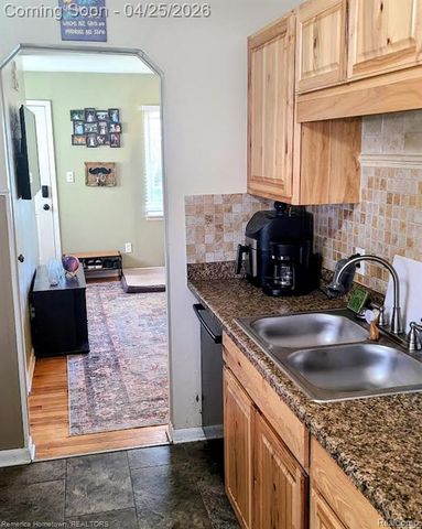 27377 Palmer Boulevard, Madison Heights, MI 48071